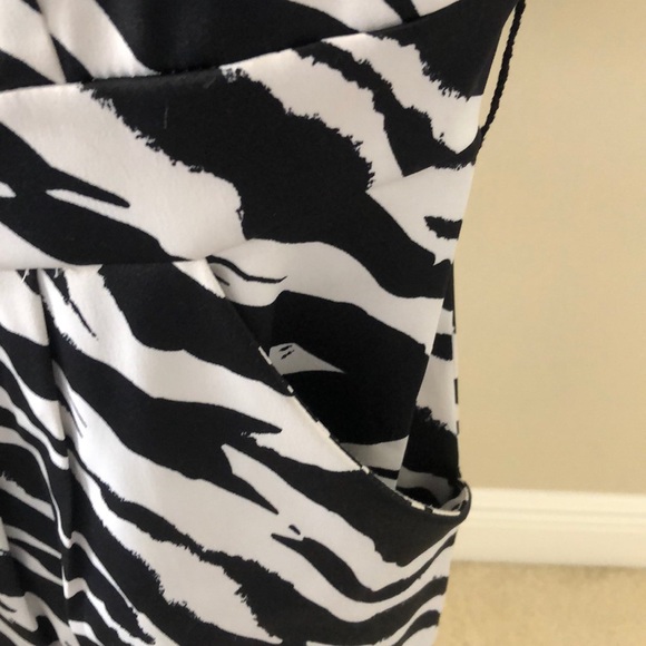 XOXO Dress - Picture 2 of 2